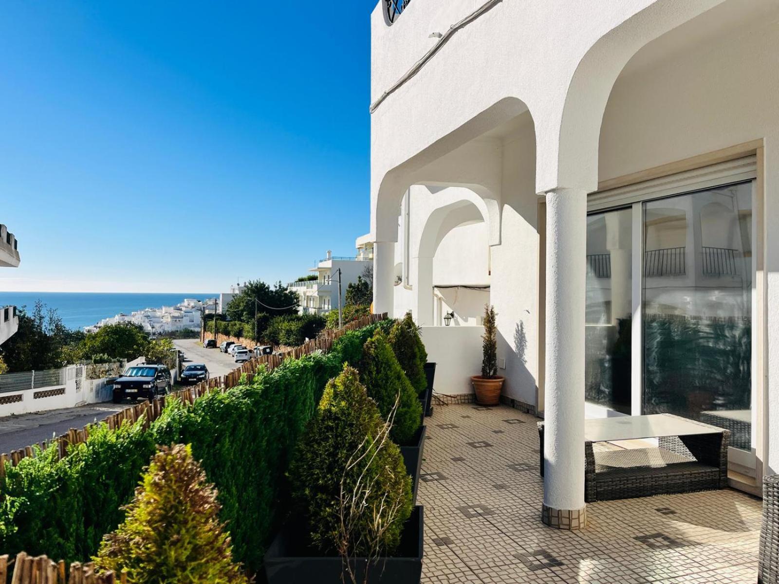 Brisamarvilas Sea View, 5 Min Walk To Town & Holiday home